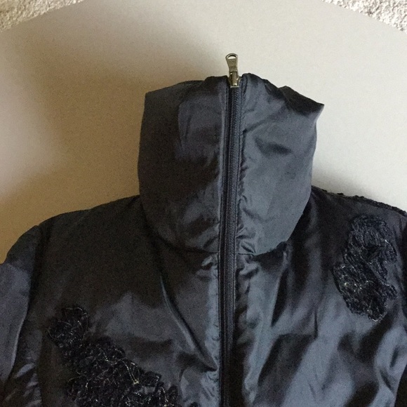 Guess Puffer Down Coat with black floral appliqué - Picture 7 of 12